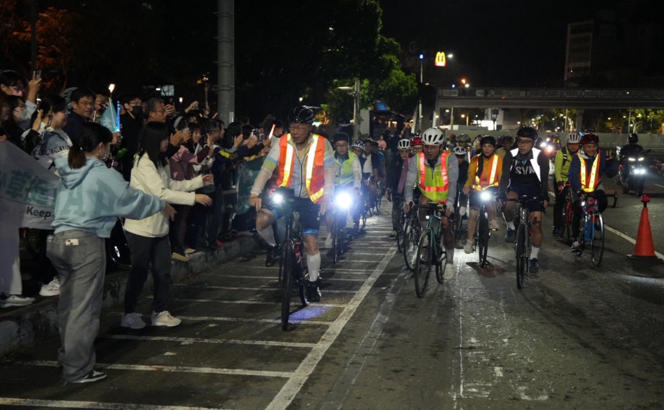 辦一日北高挨批「機車橫躺路中央」　民眾黨高雄黨部道歉了！