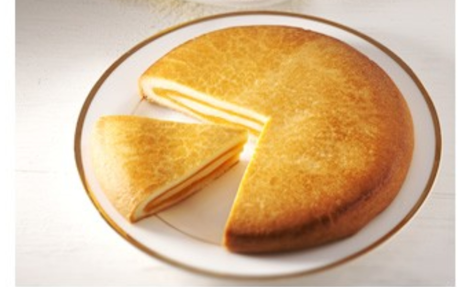 宜蘭奕順軒「糕餅夾塑膠膜」：正常嗎？　衛生局勒令下架23產品