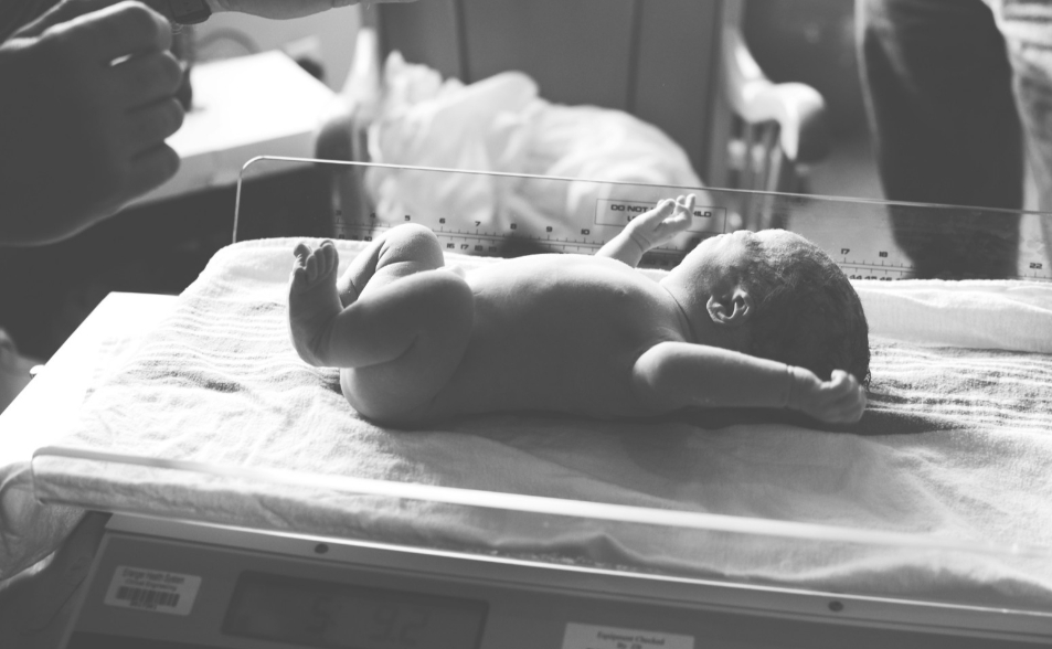 駭人！桃園18歲小媽媽「廁所產子、公園埋嬰」