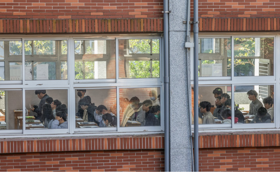 【深度報導】「像減肥沒營養師」　行政減量年年喊，為何第一線教師仍逃亡？