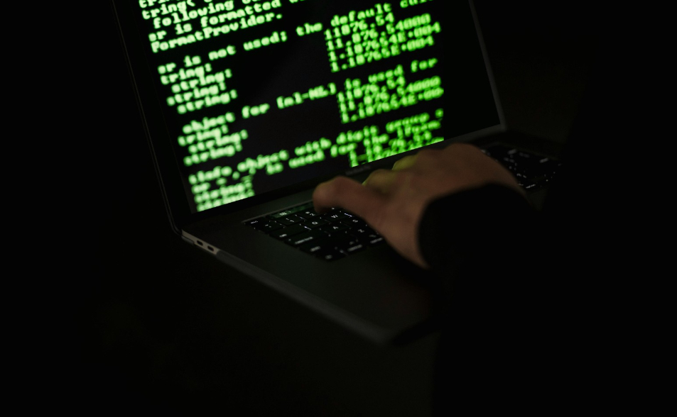 【獨家】搜索駭客研究員諜對諜！ 檢調與資安院精心設局「甕中捉鱉」過程曝光