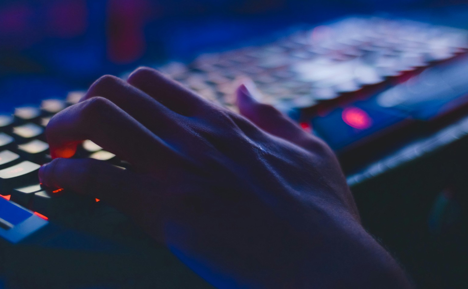 資安院驚傳有駭客！涉用爬蟲程式下載公文搞「許願池」  3研究員交保