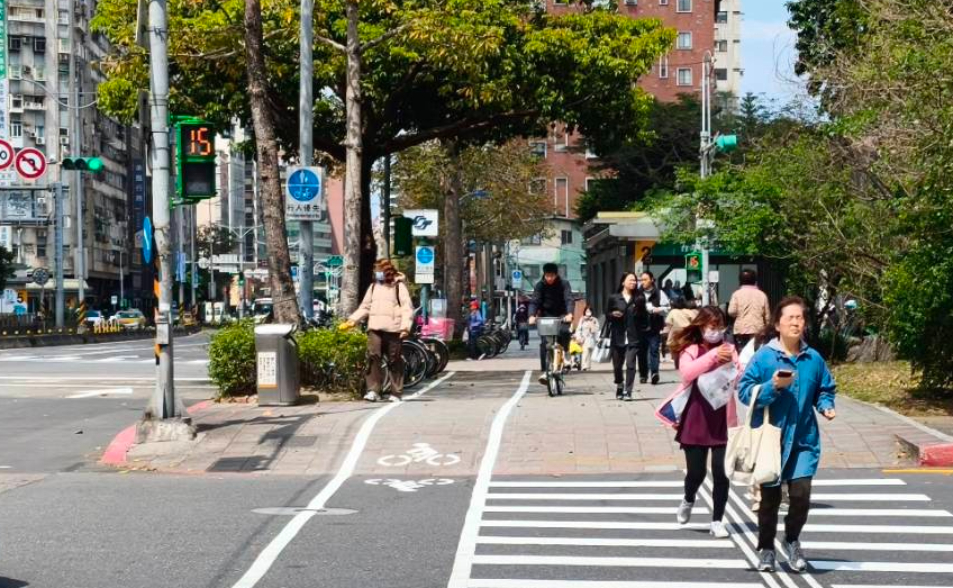 【深度報導】小綠人為什麼不該快跑　拆解台灣行人綠燈制度埋藏的心理地雷