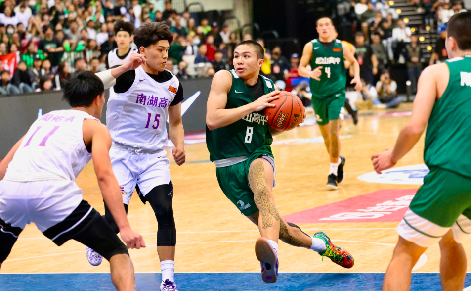 劉廷寬飆30分擊潰南湖高中！松山高中笑納2連霸收隊史第8冠