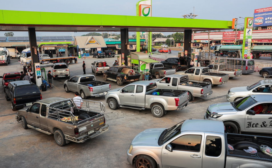 缺油悲歌！泰國遺體火化告急、緬甸女載母就醫挨罰　東南亞漁民淪「乞討為生」