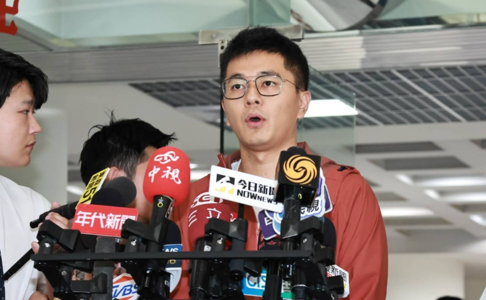 再爆雙重國籍、閃兵　李孝亮：當選北市議員就放棄加拿大籍、該當兵就去當兵