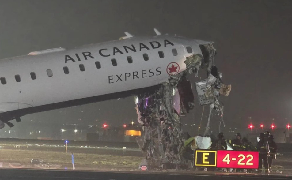 【更新】紐約機場驚傳「飛機撞消防車」 正副機師雙亡　機頭撞爛慘況曝