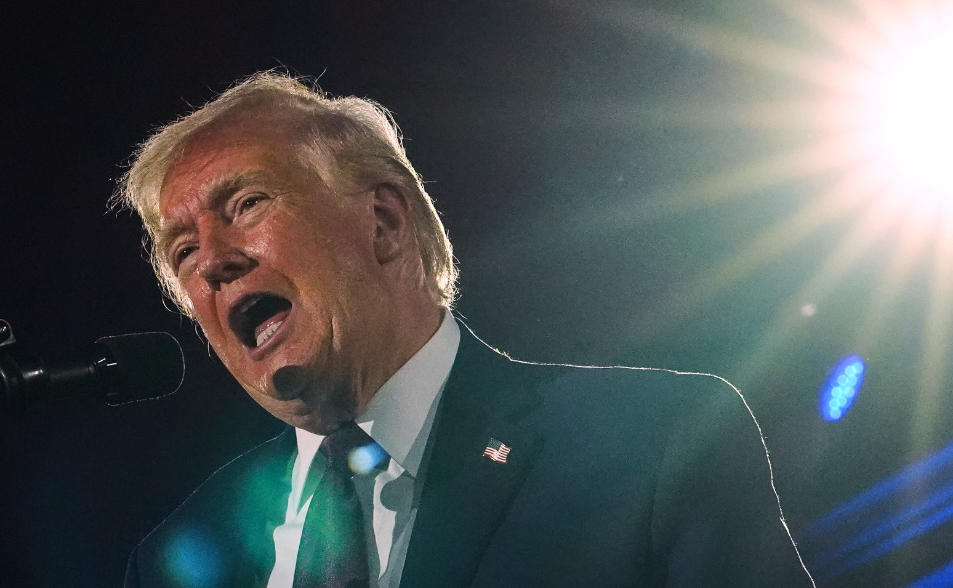 川普警告伊朗快點認真談判　否則「沒有回頭路」