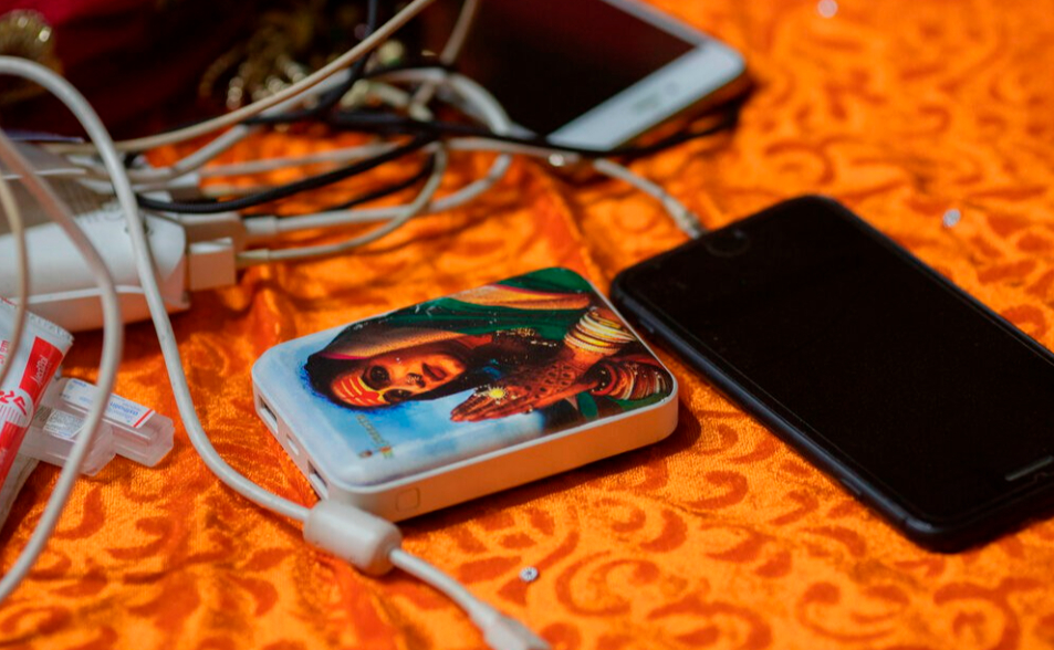 國際民航組織宣布新規：搭機乘客最多只能帶2個行動電源