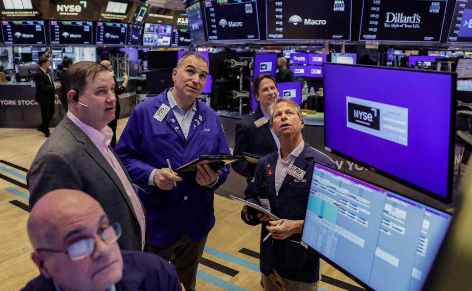 川普同時釋出終戰在望與全面打擊伊朗訊息　紐約股市週一開盤上漲