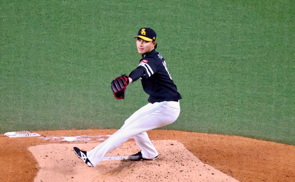 初登板就奪首勝！徐若熙6局無失分6K飆155公里火球　軟銀開季5連勝