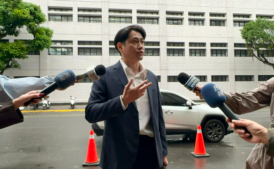 【獨家】當詐團水房！徐巧芯大姑夫杜秉澄出庭「下跪」  驚爆「神鬼律師」出狠招