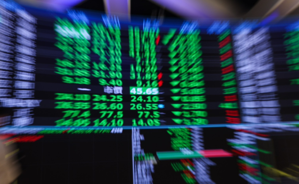 川普演說「打回石器時代」嚇壞市場 台股上下震盪近千點 終場下跌602點