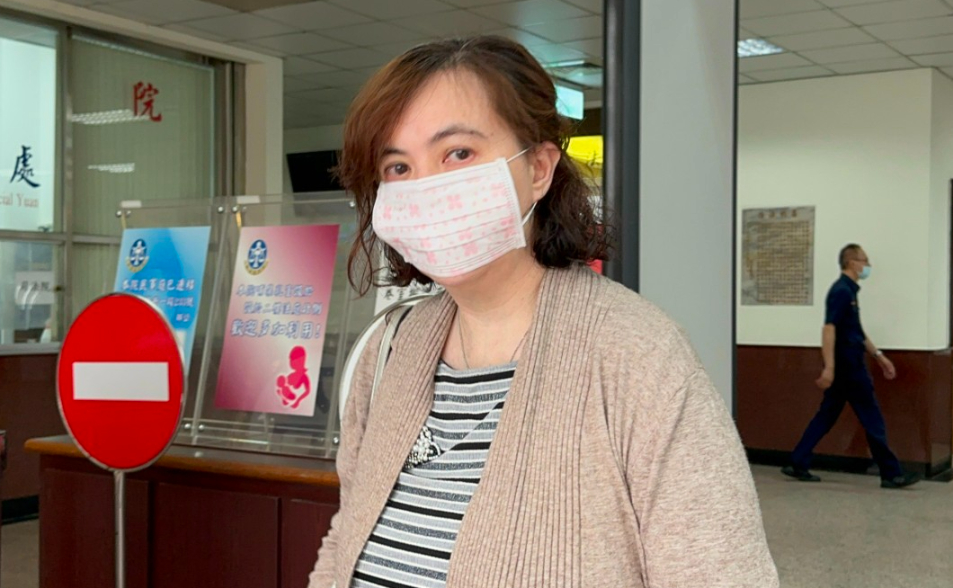 逼少年下跪自摑＋嗆「送去捅屁眼」　 最扯女法官周靜妮撤職確定