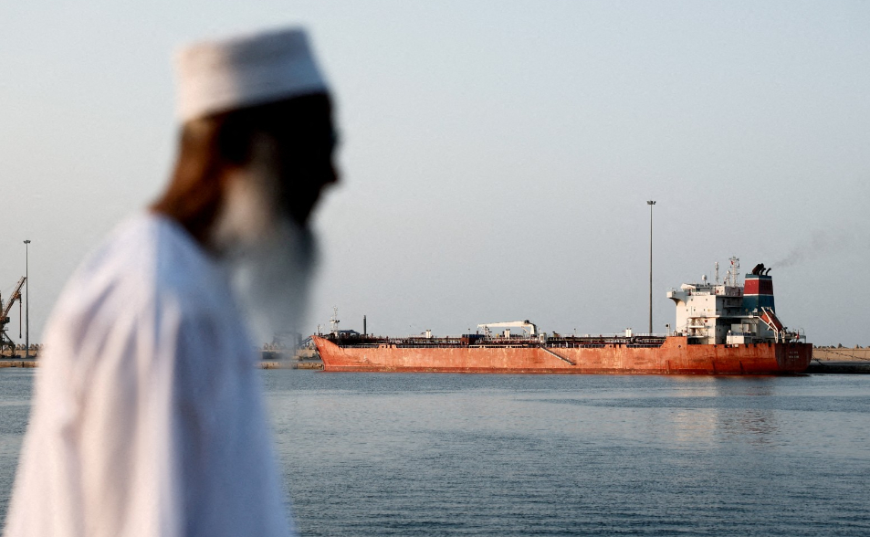 美軍封鎖荷姆茲海峽開始生效　國際油價飆漲回到100美元以上價位