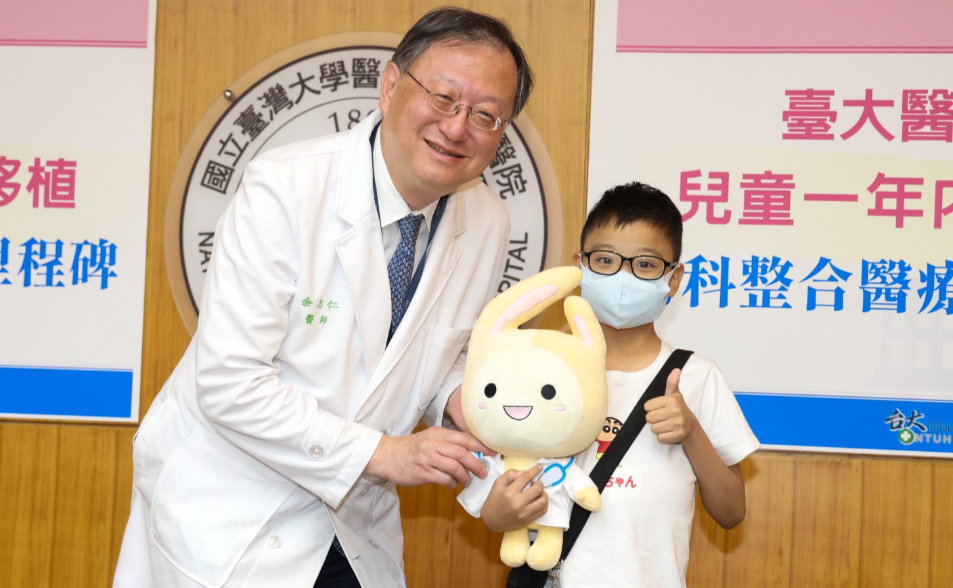父母接力救命！罕病童一年完成肝腎雙移植　台大醫院創高難度兒童移植案例