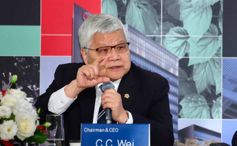 【台積電法說】AI需求爆發「客戶給予強烈訊號」  魏哲家宣布上調全年營收及資本支出