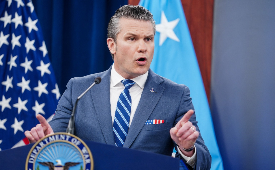 美國警告伊朗不談就等著挨炸　美軍封鎖擴大到違禁品搜查