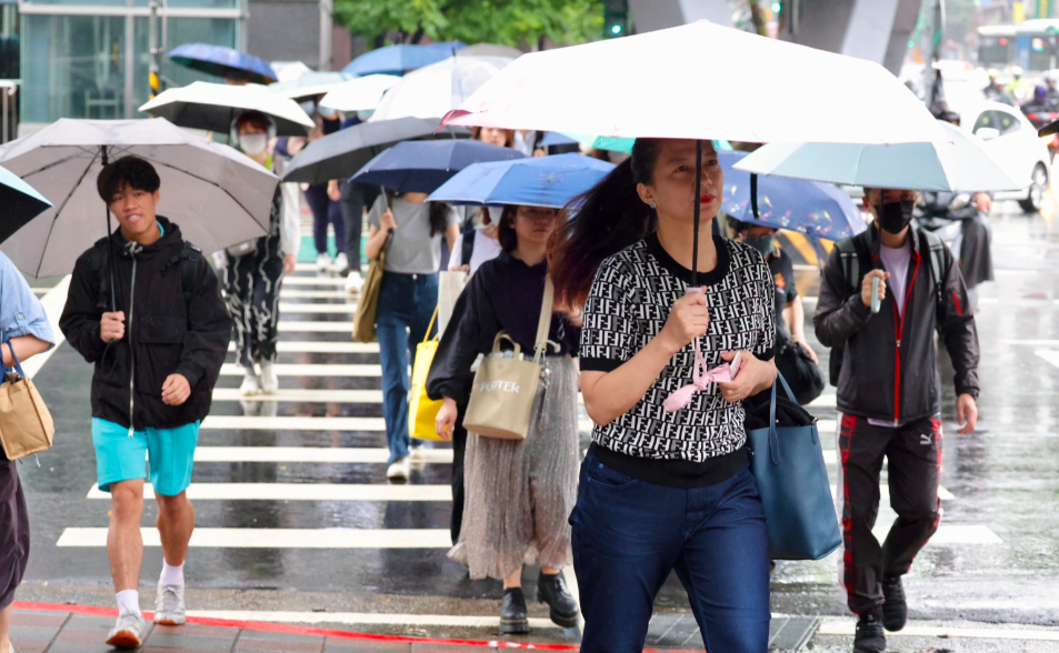 鋒面接近變天！今北東有雨　周六到周日清晨幾乎全台有雨