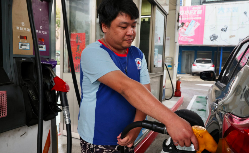 快訊／油價再度凍漲！95每公升維持33.9元　中油已吸收114.7億