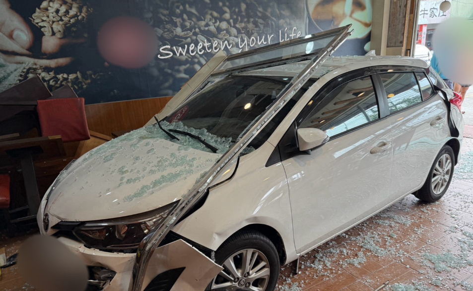 71歲駕駛肇事！開車衝進苗栗85度C　撞死吃早餐男客