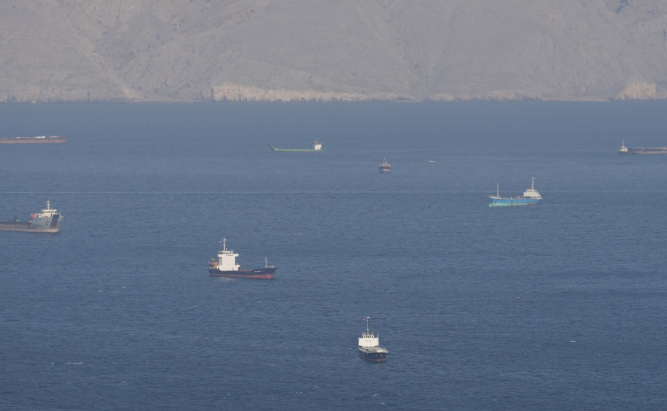 20多艘貨輪上週末衝過荷姆茲海峽　路透：200萬桶原油將抵台