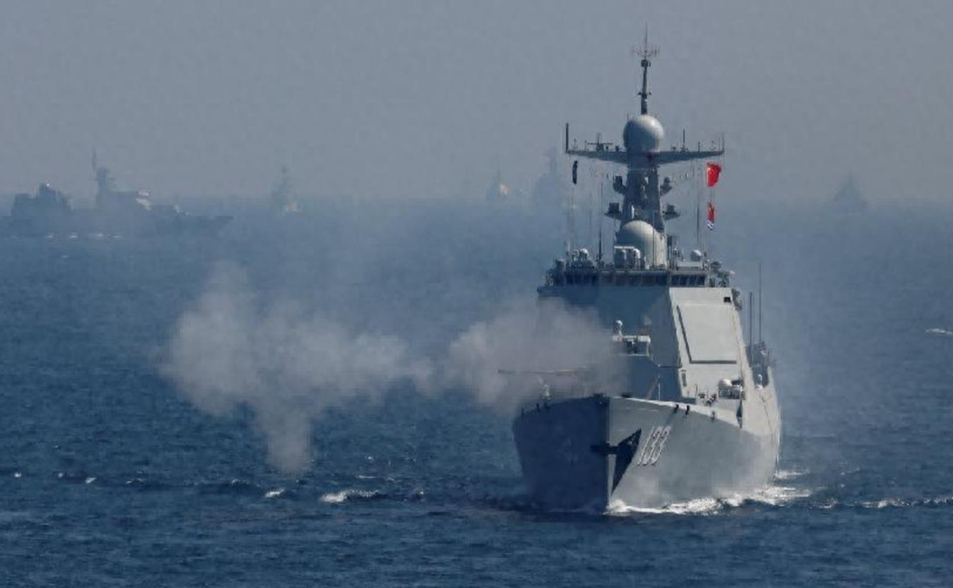 中國驅逐艦闖西太平洋「遠海」演訓　彭博：挑戰美國地位