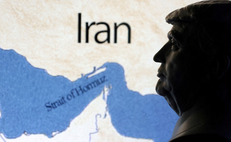 川普：伊朗貨輪試圖突破封鎖　遭美軍擊中並強行扣押