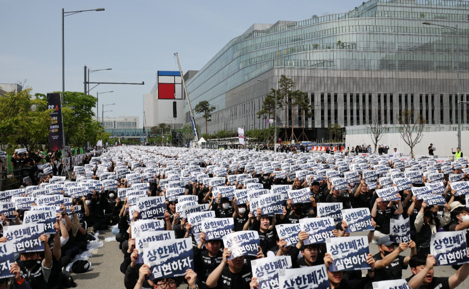 大罷工前奏　4萬三星電子員工靜坐抗議、要求廢除績效獎金上限