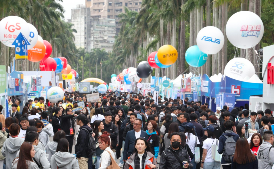 少子化衝擊！大型企業搶才首見吸走逾半「社會新鮮人」  平均月薪3.9萬