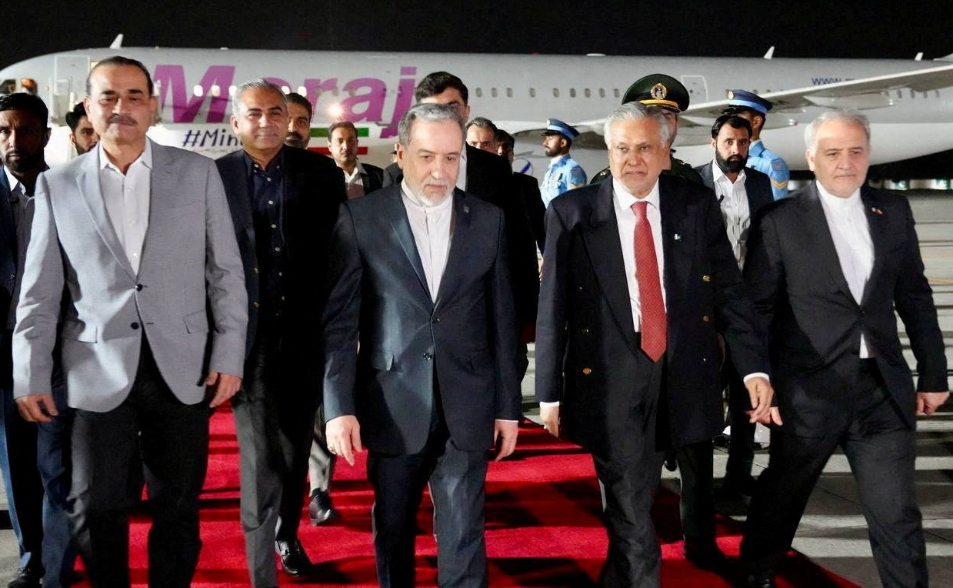 伊朗外長抵達巴基斯坦進行徹夜會談　依舊尚未決定和美國談判