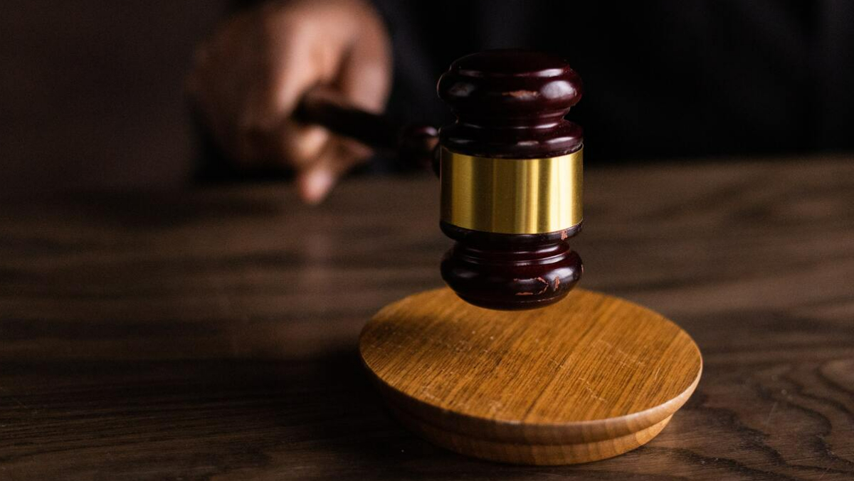 奇葩裁定！婦人涉傷害罪免押  法官竟命向檢察官報到  雄檢炸鍋：立刻提抗告